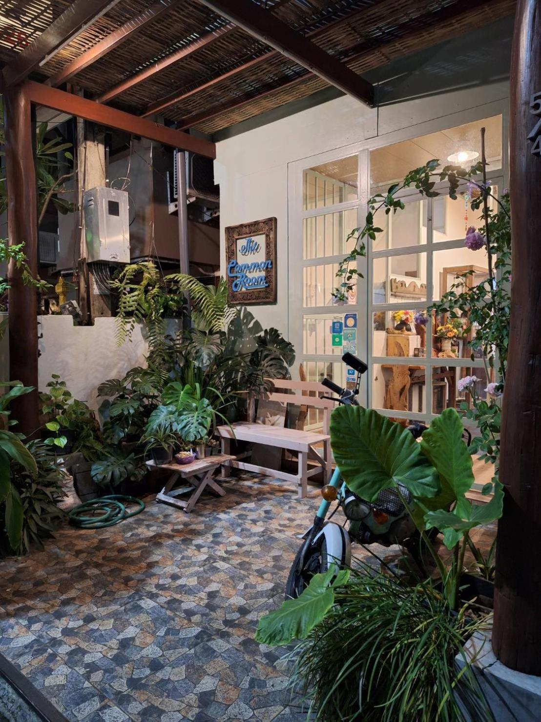 The Commonroom Cnx Чиангмай Екстериор снимка