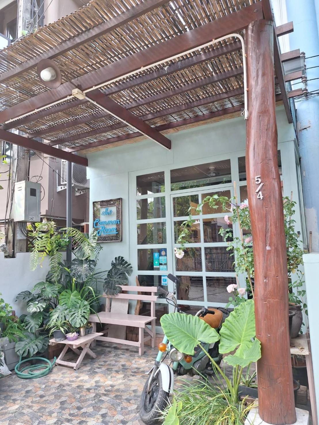 The Commonroom Cnx Чиангмай Екстериор снимка